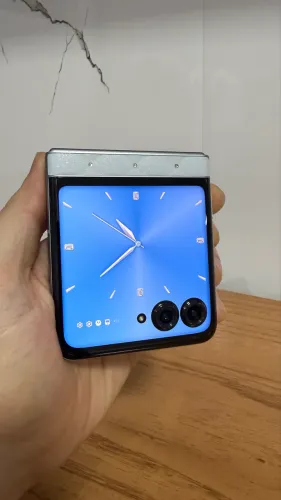 Smartphone Motorola Razr 60 Swarovski Novo vitrine