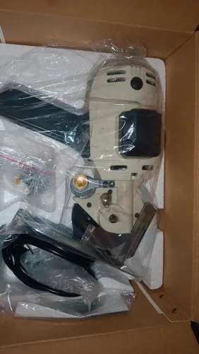 Máquina de cortar tecidos nova