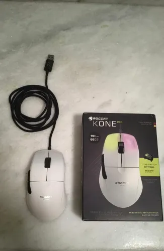 Mouse Gamer Roccat Kone Pro RGB - Ultra Leve 66g (Sem risco de Double-Click)<br>