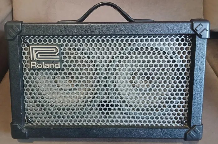 Amplificador Roland Cube Street - Versátil e Portátil (Funciona a Pilhas ou Tomada)