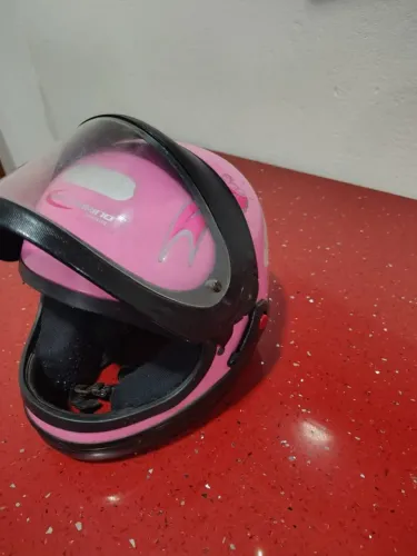 Capacete rosa Taurus San Marino