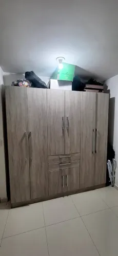 Guarda roupas 6 portas 
