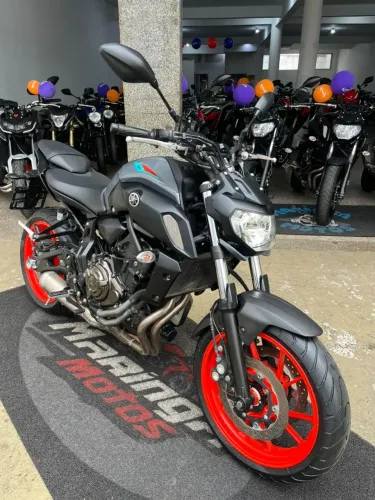 YAMAHA MT07 2023. IMPECAVEL.