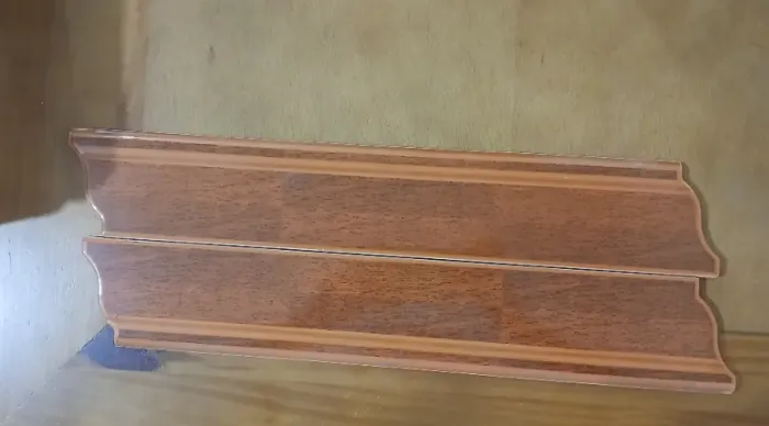 Rodapés de piso frio imitação de madeira. 8,0X45/ 57 peças.