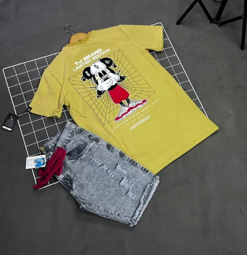 Kits de roupas bermudas jeans e camisas com personagens 