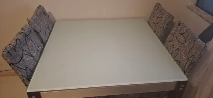 VENDE-SE MESA 4 CADEIRAS