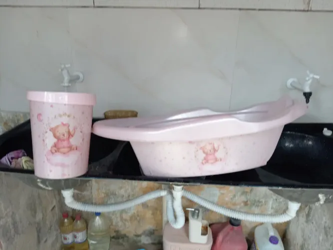 Banheira plasutil +cesto porta treco. Kit rosa plasutil, em ótimo estado