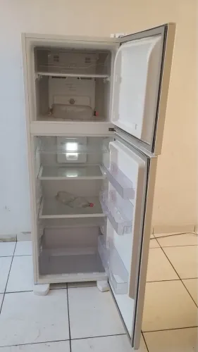 Vende-se geladeira 