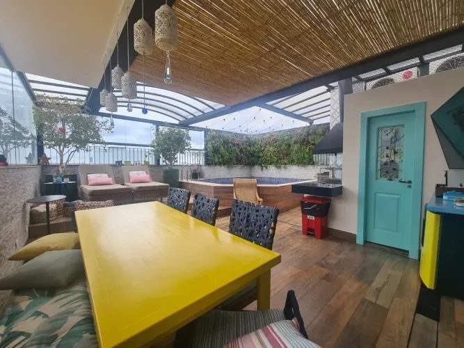 Linda cobertura a Venda em Moema Pássaros 180 m² - 2 suítes - 3 vagas - Piscina Privativa