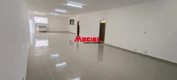 Ponto comercial térreo reformado Bosque dos Eucaliptos