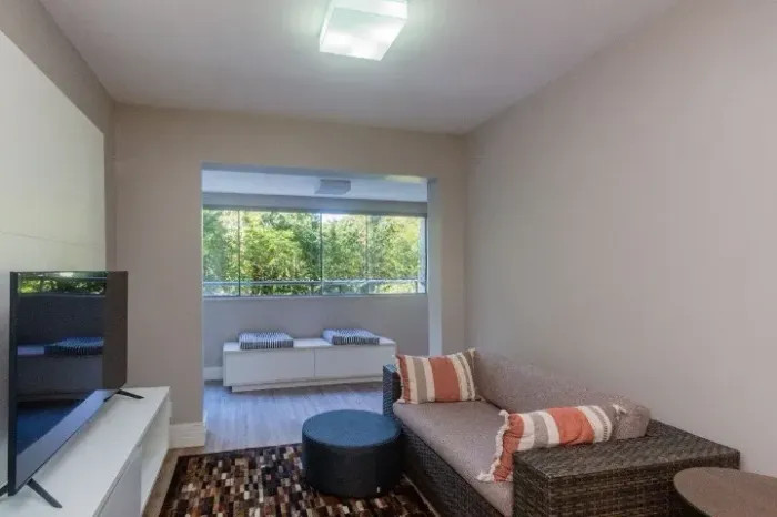 Apartamento mobiliado com 1 quarto, 01 vaga e 58m² para alugar no bairro Petrópolis.