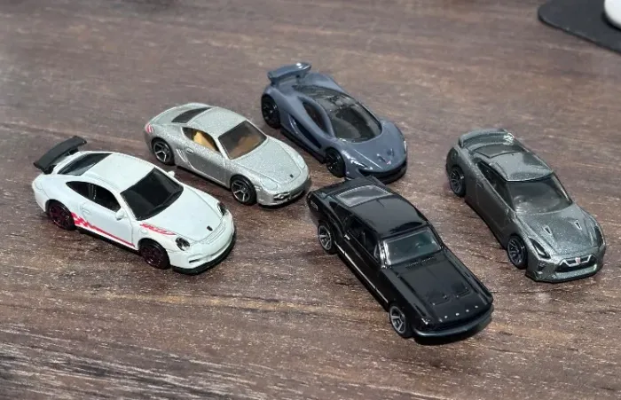 Hot Wheels - Porsche Cayman e 911 GT3 RS, Nissan GTR35, Mustang e McLaren P1