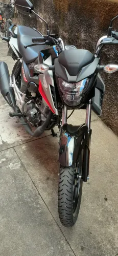 Cg titan 26...26 zero... com 124 km rodados.