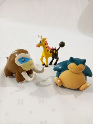 Lote Bonecos Pokémon Jakks Pacific Snorlax Mamoswine Girafarig
