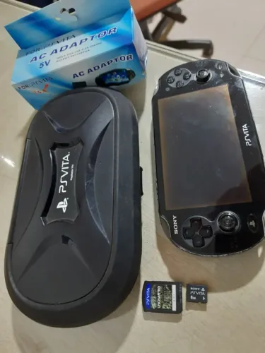Ps vita fat + cartão 8gb + case e jogo
