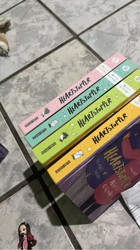 LIVROS Heartstopper pra vender no preço justo