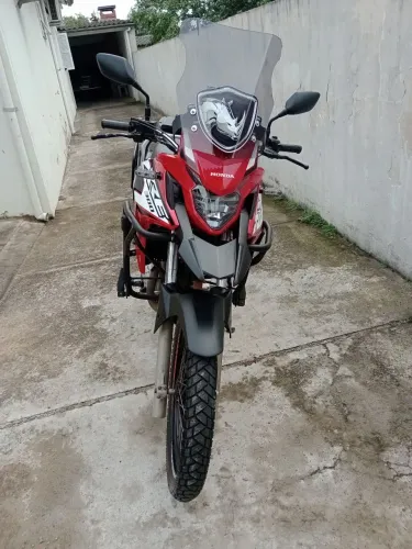 Moto XRE 300 ABS vermelha rally