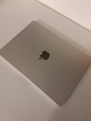Macbook Air M4 2025 estelar dourado