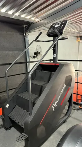 M- SIMULADOR DE ESCADA, PROFISSIONAL PARA ACADEMIA E RESIDÊNCIA. TREINOS ILIMITADOS.