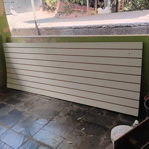 Painel Canaletado e Prateleiras para Loja / Closet