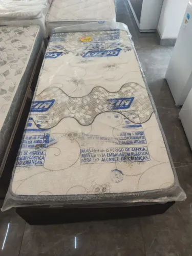 Cama de solteiro+ base