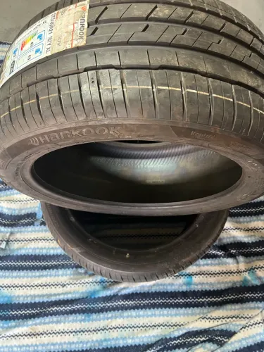 PAR DE PNEUS YOKOHAMA 275/40 R21 107Y * RUNFLET (ORIGINAL BMW X5M E X6M)