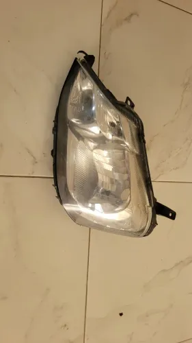 Farol esquerdo etios