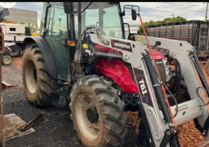 Trator solís 90 CV gabinado com muk