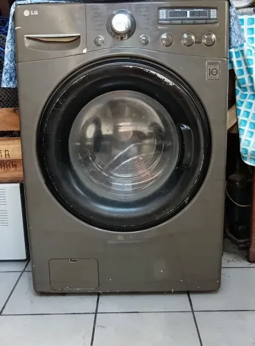 Máquina lava e seca com defeito