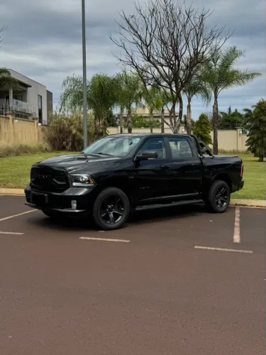 Ram Classic Laramie Night Edition 5.7 V8 16V Gasolina 4X4 Aut. 2022