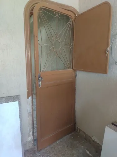 PORTAS E JANELAS COM VIDROS E FECHADURAS
