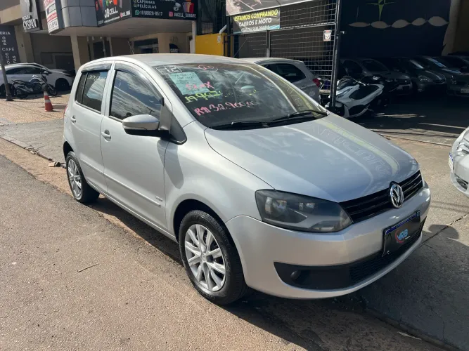 Volkswagen Fox 1.0 MI Total Flex 8V 5P 2012