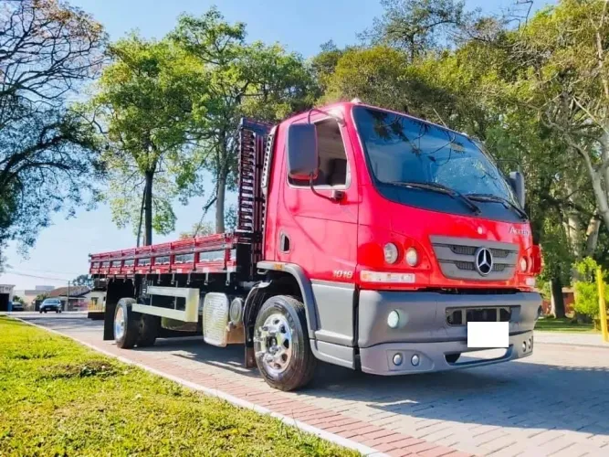 ACCELO 1016 4X2 CARROCERIA 2016