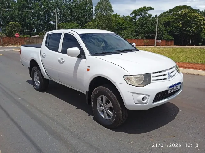 Mitsubishi L200 Triton GL 3.2 CD TB Int. Dies. Mec. 2015
