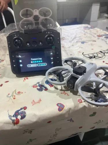 Drone com câmera e controle