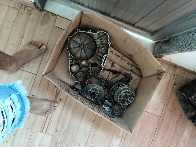 vendo motor da Yamaha fazer 250 2011 motor está fechado no meio 