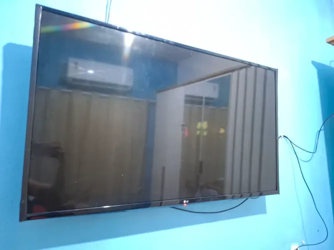 Vende - se, está tv de 49 polegadas, esta em perfeito estado