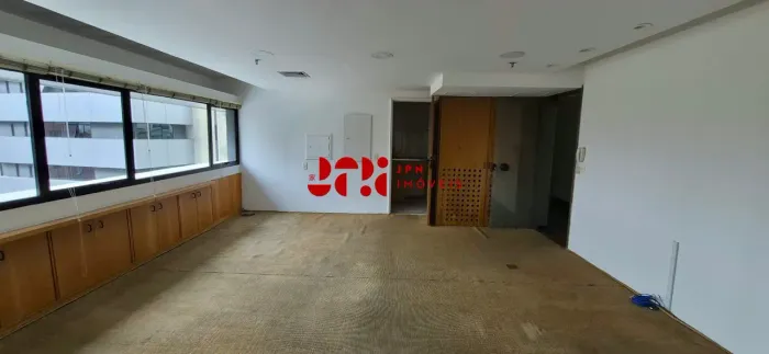 Sala Comercial de 61 m² na Berrini Pronta para Uso
