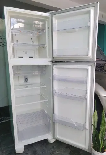 Geladeira frost free 394 litros 110V 12x123,45 no cartão de crédito revisada e higienizada