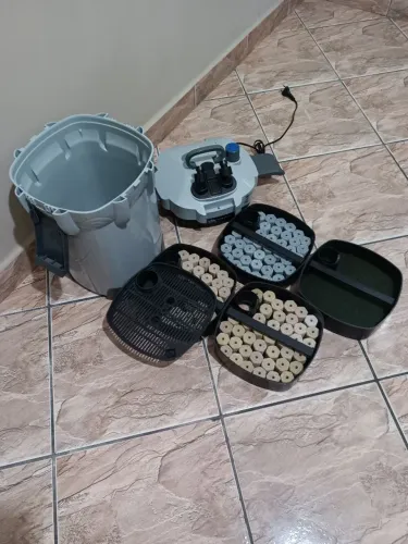 Aquário com filtro e luminária