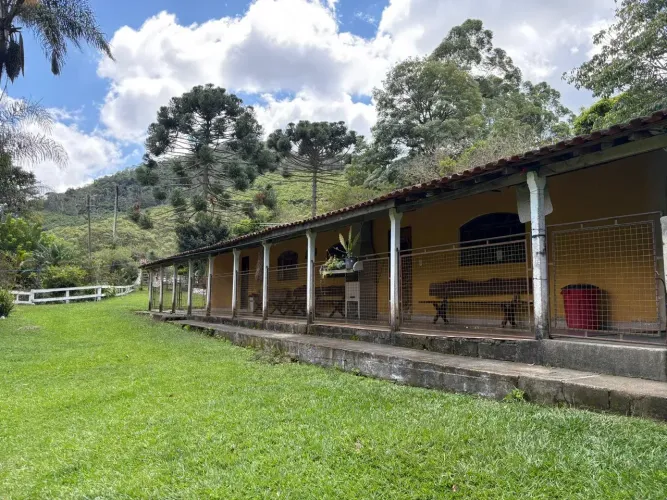 Sítio de 8 Alqueires em Catuçaba - Casa Sede - Represas - Pomar