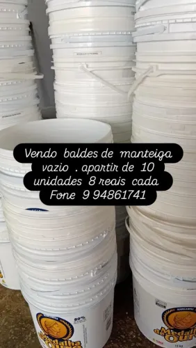Baldes de manteiga vazios 
