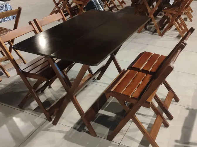 Mesas e cadeiras dobráveis