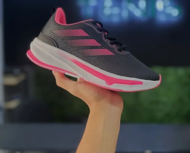 Tênis feminino esportivo