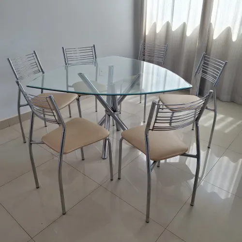 Mesa de jantar de vidro com 6 cadeiras inox