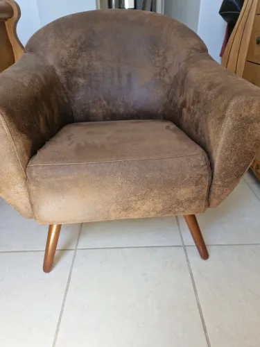 Poltrona muito bom. Em perfeito estado de conser6