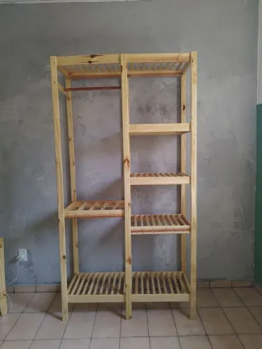Closet Arara Aberta em Pinus