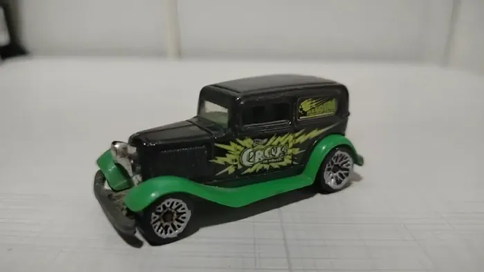 Miniatura '32 Ford Sedan Hotwheels 1/64 Preto