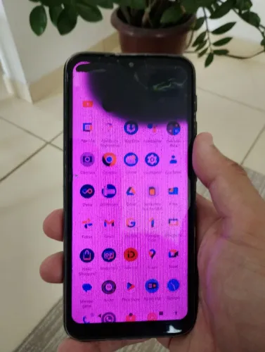 Celular moto g9 funcionando perfeitamente só precisa trocar a tela conforme foto