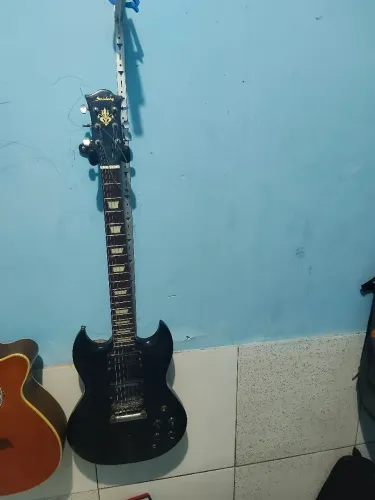 Guitarra SG STRINBERG